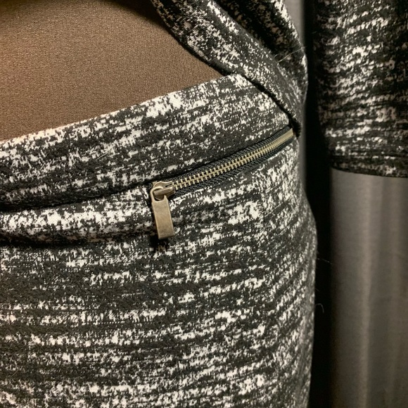 Lord & Taylor Ladies 2-piece top & pencil skirt - Picture 2 of 4